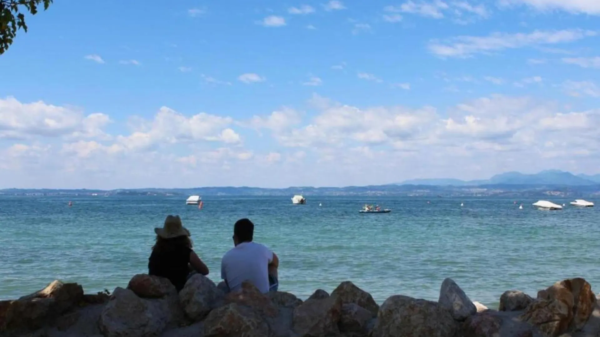 Small Residence Of Only 18 Apartments With Swimming Pool Lazise Italien