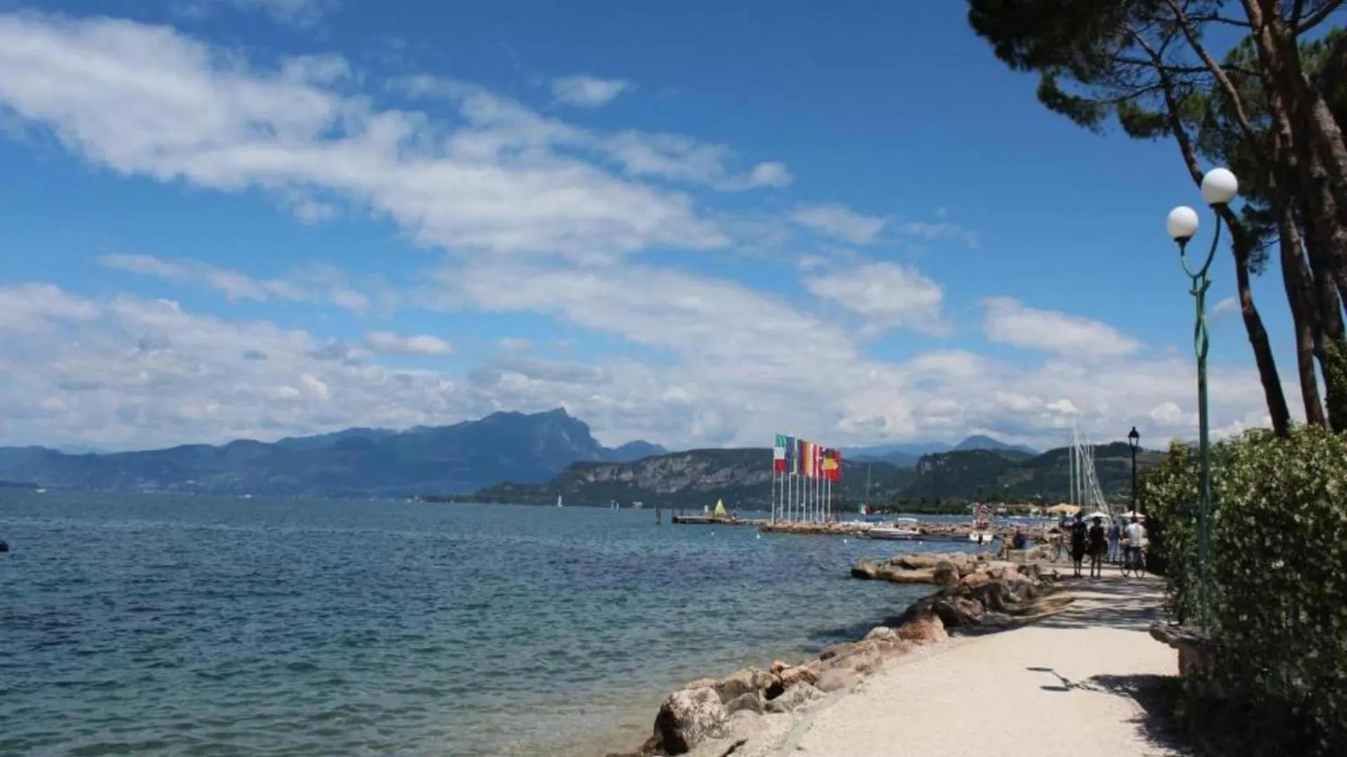 Feriehus Small Residence Of Only 18 Apartments With Swimming Pool Lazise Italien