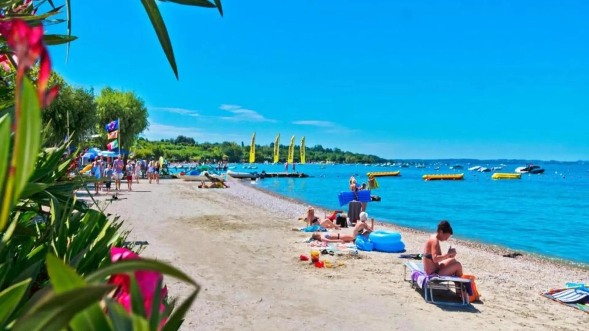 Small Residence Of Only 18 Apartments With Swimming Pool Lazise