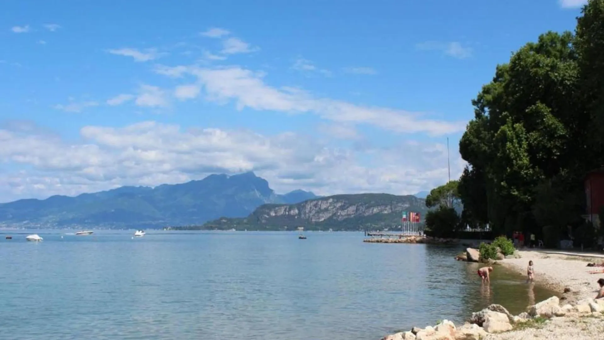 Small Residence Of Only 18 Apartments With Swimming Pool Lazise 0*,