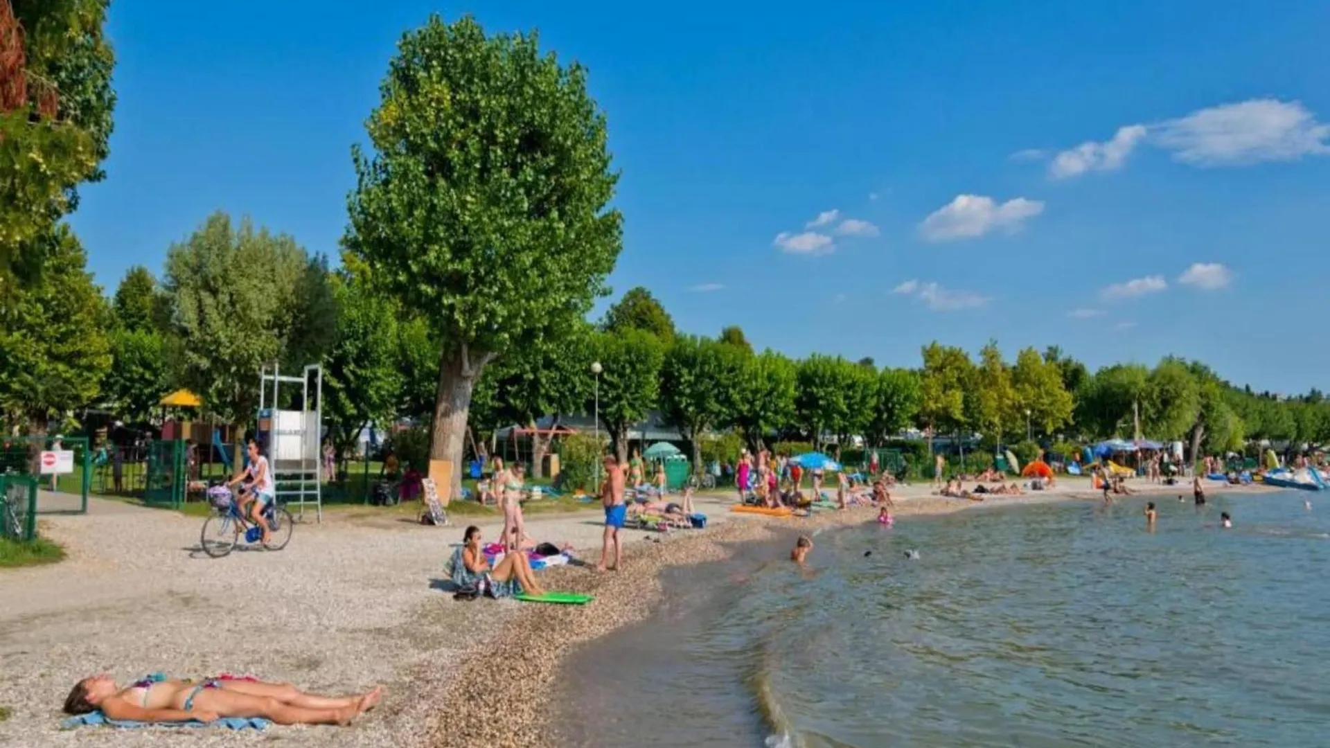 Small Residence Of Only 18 Apartments With Swimming Pool Lazise