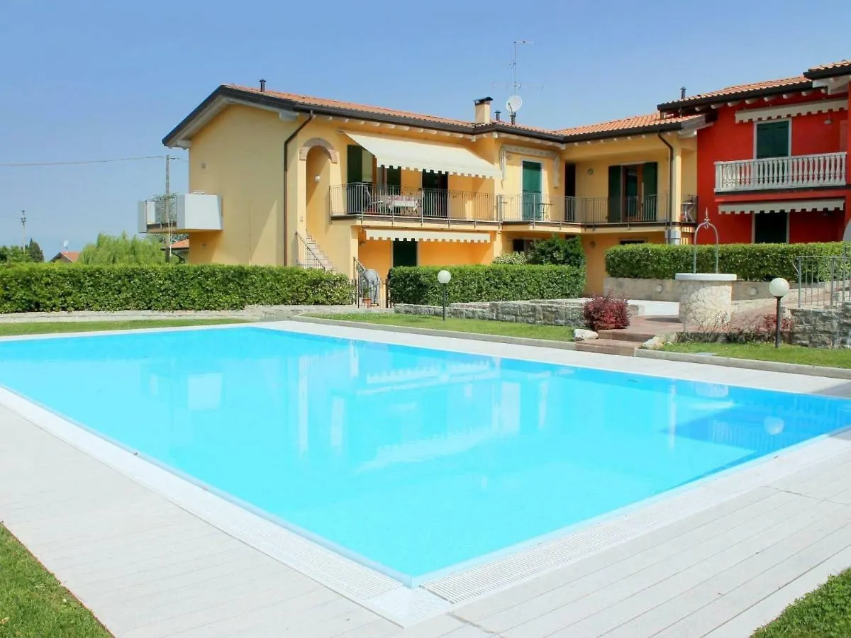 Small Residence Of Only 18 Apartments With Swimming Pool Lazise