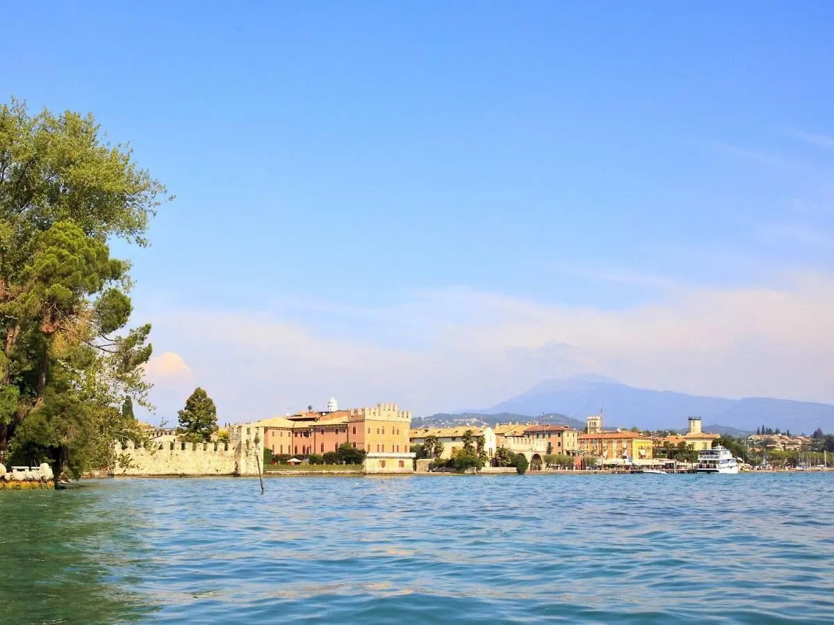 Small Residence Of Only 18 Apartments With Swimming Pool Lazise Feriehus